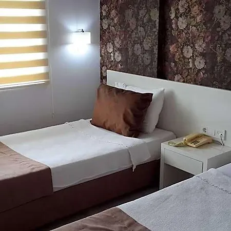 迈拉酒店 马尔马里斯